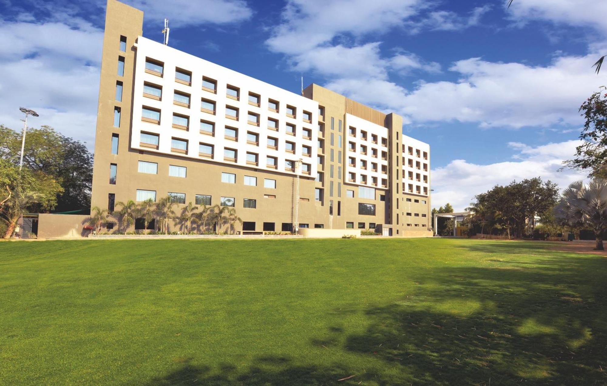 Narayani Heights, Ahmedabad Hotel Exterior foto